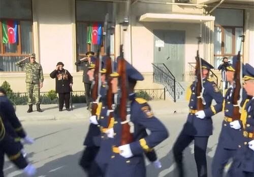 День Победы во дворе: в Баку военные устроили праздник для ветеранов Второй мировой войны (Видео)