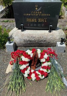 В Японии возложили цветы к могиле легендарного разведчика-бакинца (Фото)