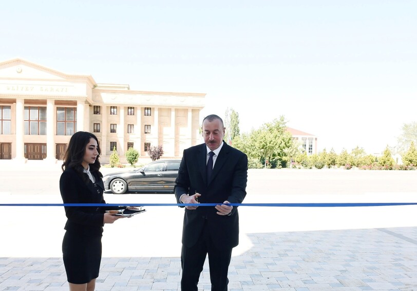 Президент Азербайджана ознакомился со строительством здания ASAN xidmət в Нахчыване (Фото)