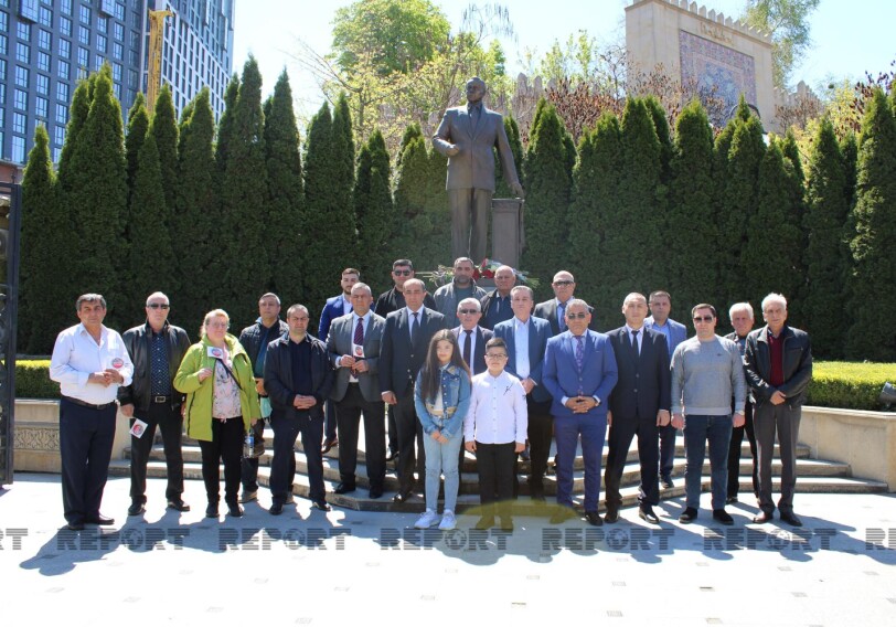 В Киеве посетили памятник Гейдару Алиеву (Фото)