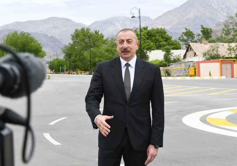 Ильхам Алиев рекомендовал Франции и Канаде не вмешиваться в дела Азербайджана