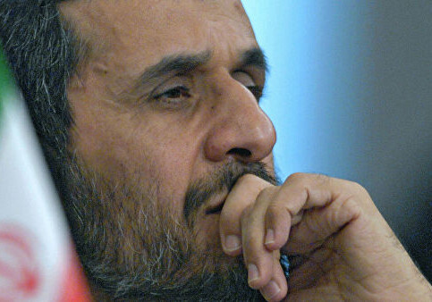Махмуд Ахмадинежад подал документы для участия в выборах в Иране