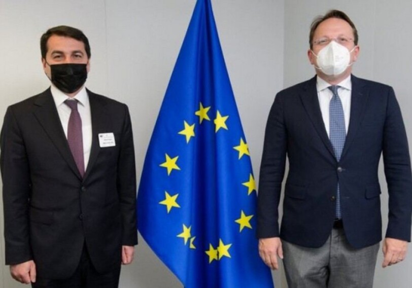 Помощник Президента Азербайджана встретился в Брюсселе с комиссаром Евросоюза (Фото)