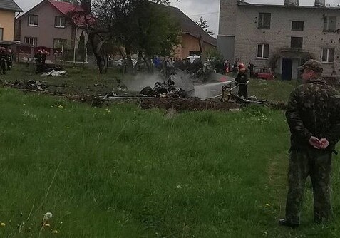 В Беларуси разбился военный самолет, оба летчика погибли (Видео)