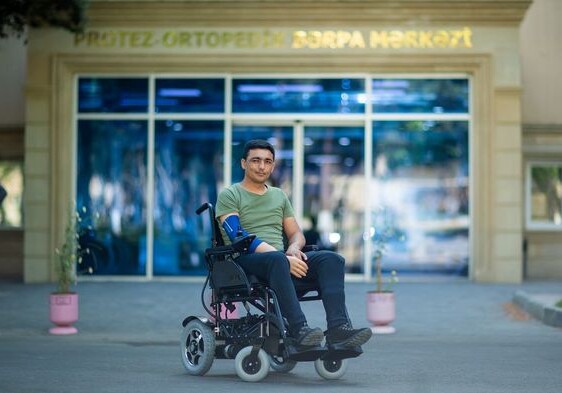 Лица с ограниченными физическими возможностями обеспечены моторизованными инвалидными колясками (Фото)