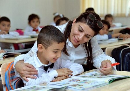 В Азербайджане приостанавливается перевод учащихся