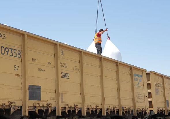 Продукция карбамидного завода SOCAR транспортируется в Грузию (Фото)