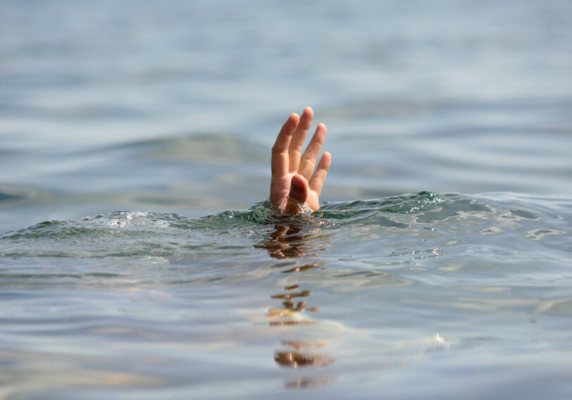 В Мингячевире водолазы извлекли из канала тело утонувшего подростка