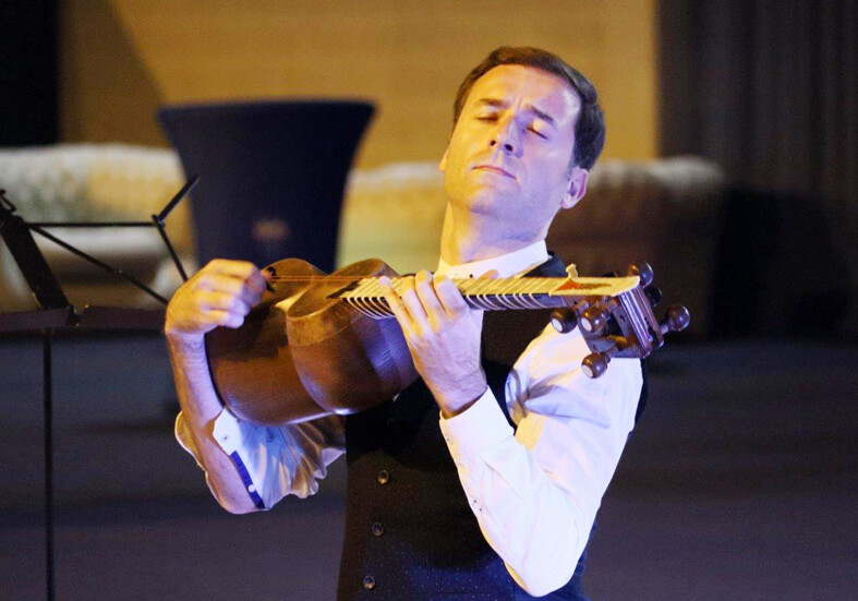 Азербайджанский музыкант удостоился французской медали 