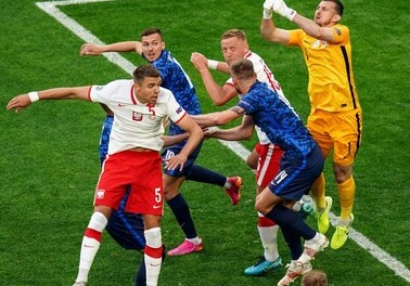 Польша в меньшинстве проиграла Словакии в матче Евро-2020 (Видео)