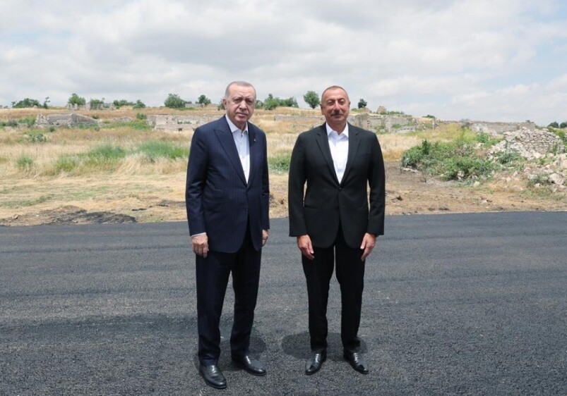 Ильхам Алиев и Реджеп Тайип Эрдоган прибыли в Шушу - Прошла церемония официальной встречи (Фото-Прямой эфир)