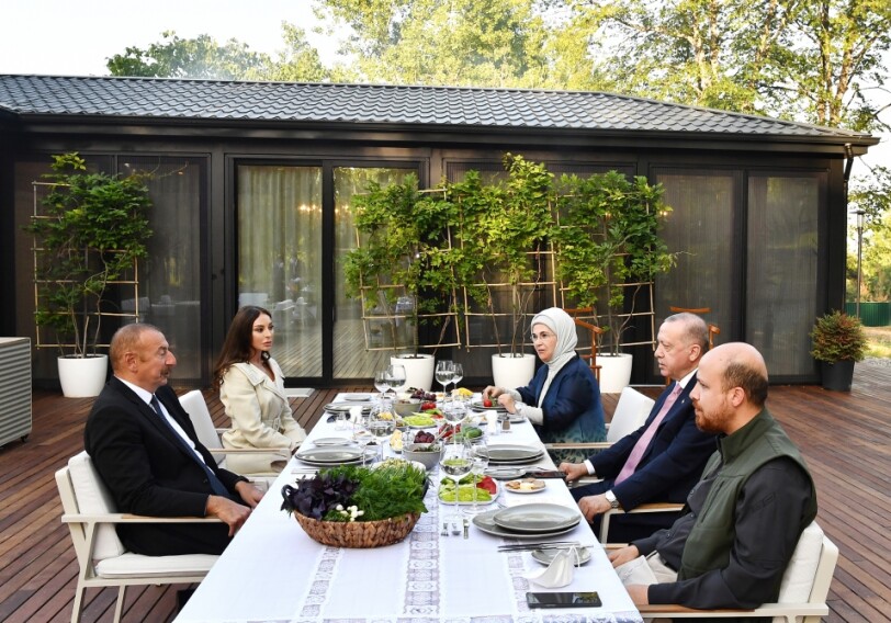 Состоялся совместный обед президентов Азербайджана и Турции в Шуше (Фото)