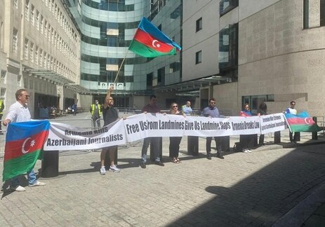 Азербайджанцы провели акцию перед зданием BBC (Фото)