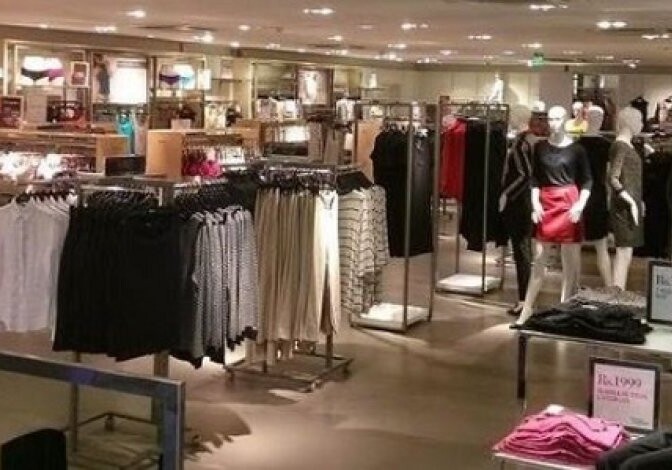 В Азербайджане в магазинах одежды запрещено использование раздевалок