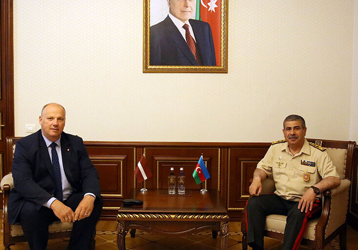 Министр обороны Азербайджана встретился с членом делегации Латвии в ПА (Фото)