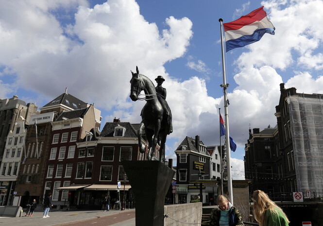 Нидерланды отменят почти все ограничения по COVID-19