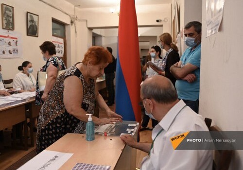 В Армении стартовали внеочередные выборы в парламент