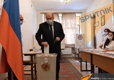 Саркисян, Кочарян и Пашинян проголосовали на выборах в парламент Армении (Фото)