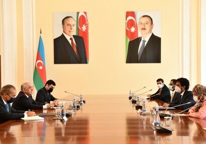 Премьер-министр Азербайджана встретился с министром экономики ОАЭ