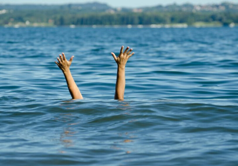 На территории Хазарского района Баку 22-летний парень утонул в море