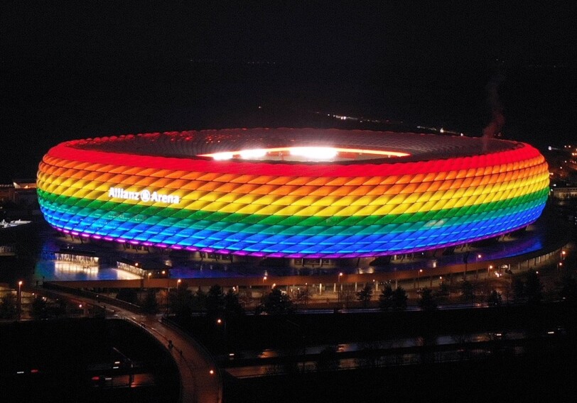 УЕФА запретил использовать рекламу в радужных цветах на матчах 1/4 финала Евро-2020 в Баку