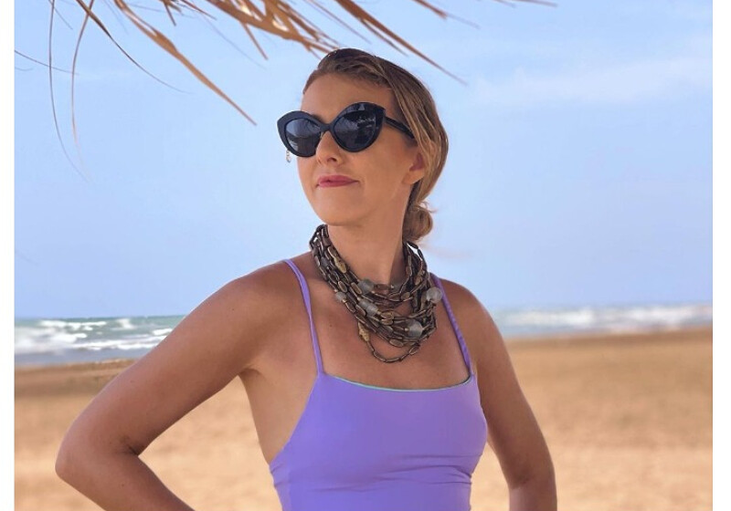 «Огромные пляжи и приятный ветерок»: Ксения Собчак открыла пляжный сезон в Баку (Фото)
