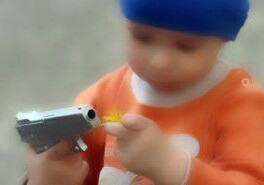 В России трехлетний ребенок выстрелил себе в лицо из пистолета