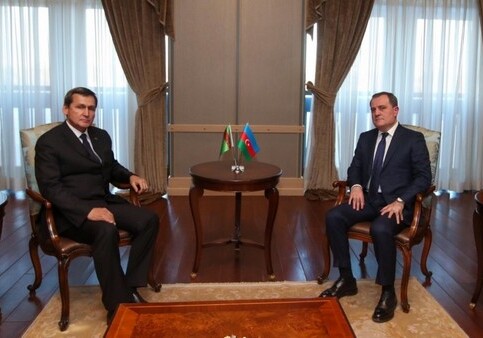 Глава МИД Азербайджана провел телефонный разговор со своим туркменским коллегой