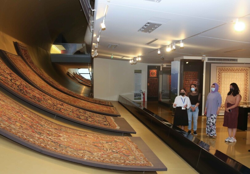 Музей ковра проводит бесплатные туры для ознакомления с новой экспозицией (Фото)