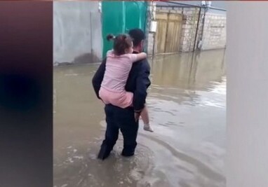 В западных районах Азербайджана наблюдаются сильные наводнения (Видео)