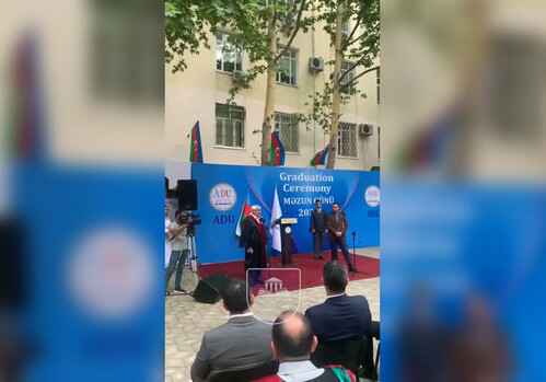 В Азербайджане ректор поставил переводчика в затруднительное положение (Видео)