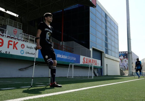 Ветераны Карабаха: каково это - играть в футбол без руки и ноги (Видео)
