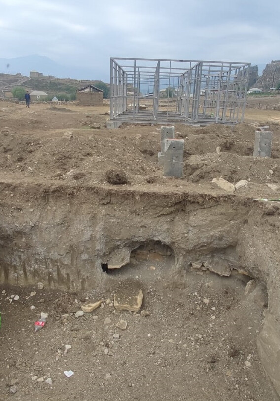 В ходе строительства школы в Губе обнаружены древние могилы (Фото)