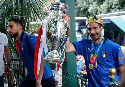 Сборная Италии прилетела домой после победы на Евро (Фото)