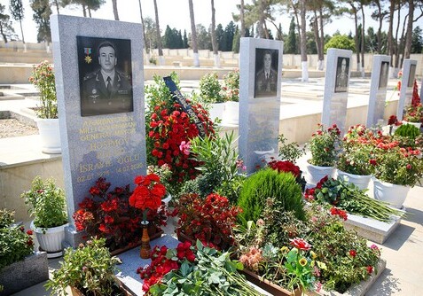Руководство Минобороны АР посетило могилы шехидов Товузских боев (Фото)