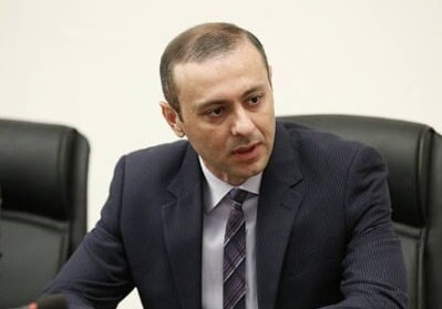 Пашинян снял с должности секретаря Совбеза Армении