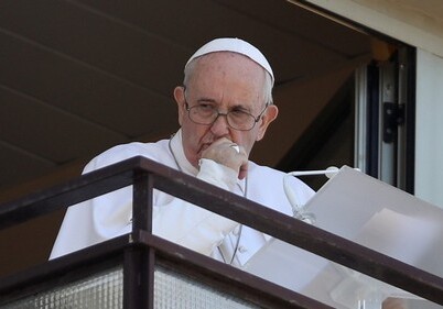 Папу Римского выписали из больницы после операции