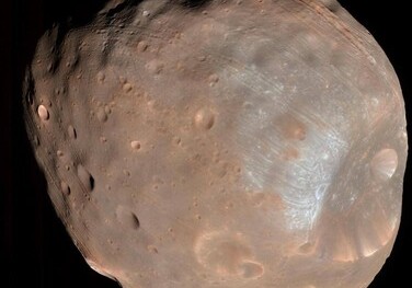 NASA показало фото крупнейшего спутника Марса