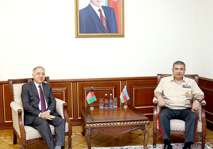 Министр обороны встретился с новоназначенным послом Афганистана в Азербайджане (Фото)