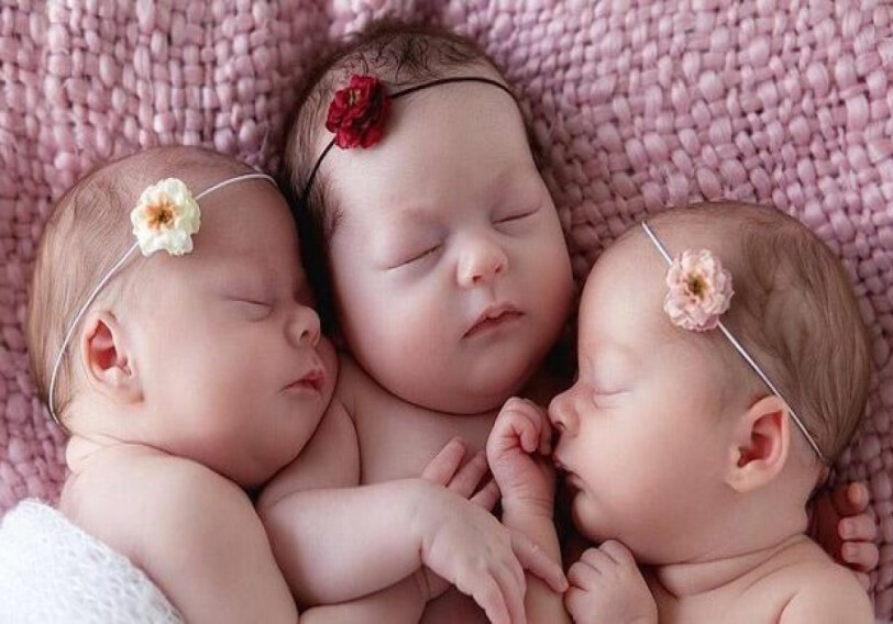 За 5 месяцев в Азербайджане родились 1180 двойняшек, 30 тройняшек