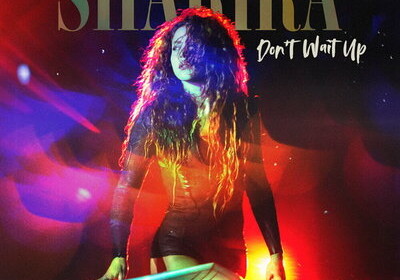 Шакира продемонстрировала навыки серфинга в клипе «Don’t Wait Up»