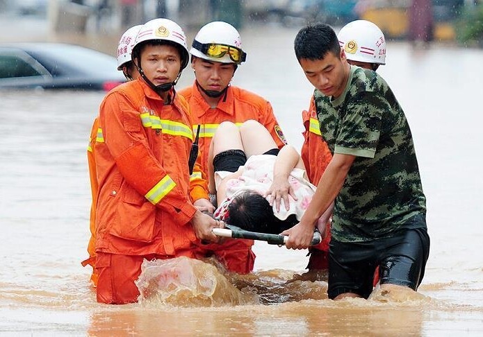 Наводнение в Китае унесло жизни не менее 12 человек