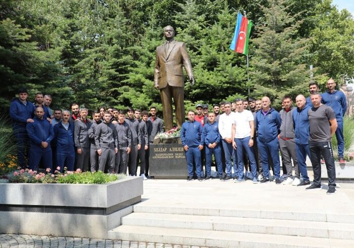 «Сумгайыт» посетил в Белграде памятник Гейдару Алиеву (Фото)