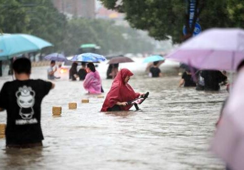Число жертв наводнения в Китае выросло до 33 человек