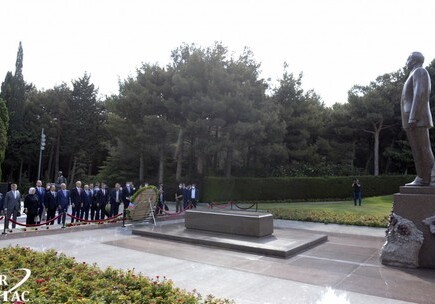 Турецкая делегация почтила память Гейдара Алиева и шехидов (Фото)