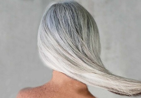 Ученые назвали способ вернуть цвет седым волосам