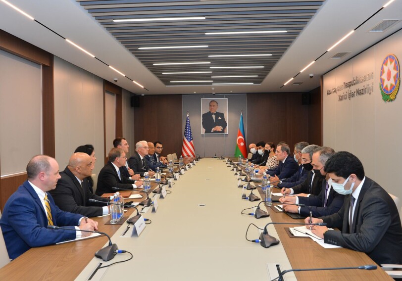Состоялась встреча между главой МИД Азербайджана и губернатором Оклахомы (Фото)