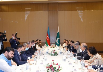 Глава МИД Азербайджана встретился с председателем Национального собрания Пакистана (Фото)