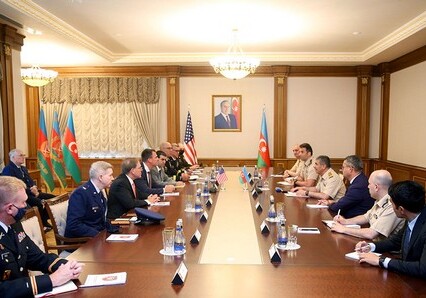 Министр обороны Азербайджана встретился с делегацией штата Оклахома (Фото)