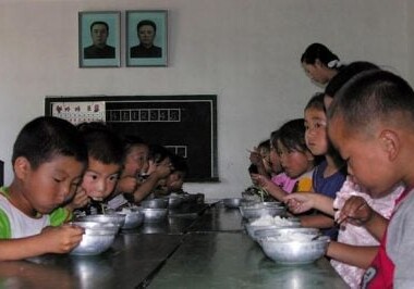 Северная Корея раздает армейские запасы продовольствия для предотвращения голода